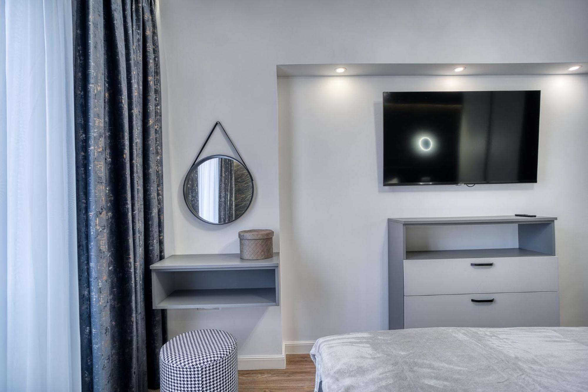 City Chic Retreat: Newly Renovated 1Br Apartment Bucharest Exterior photo